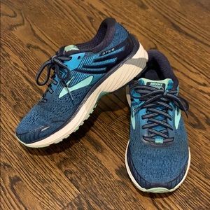 Brooks adrenaline GTS 18 running sneakers